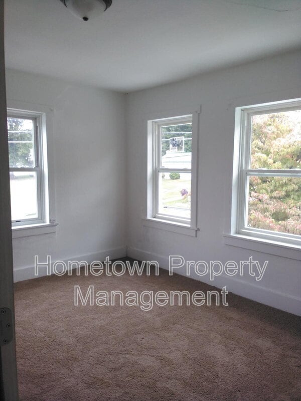Photo - 272 River Rd