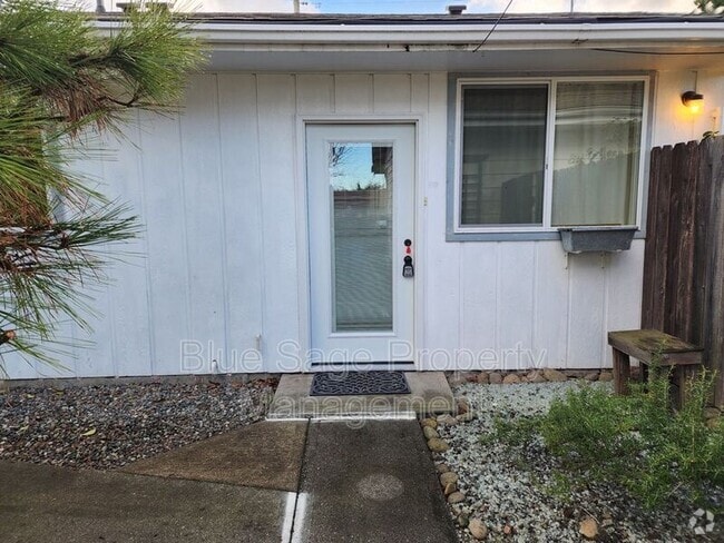 Building Photo - 500 S 3rd Pl Rental