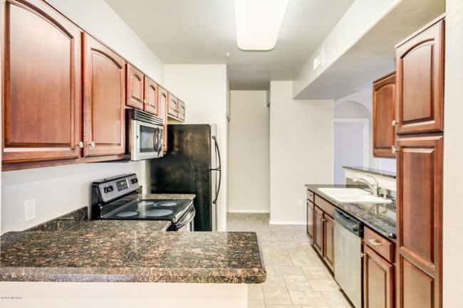 Photo - 2550 E River Rd Unidad 12102