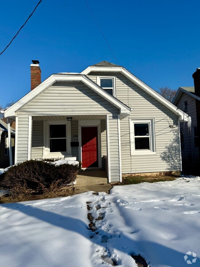 Building Photo - Adorable and spacious 2 bedroom immediatel... Rental