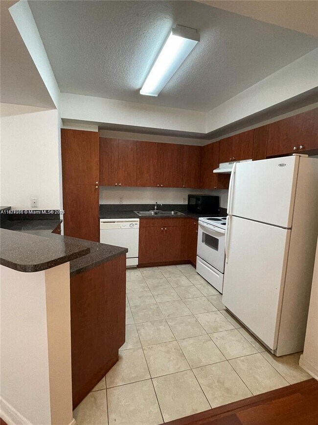 Photo - 115 SW 11th St Unit 605