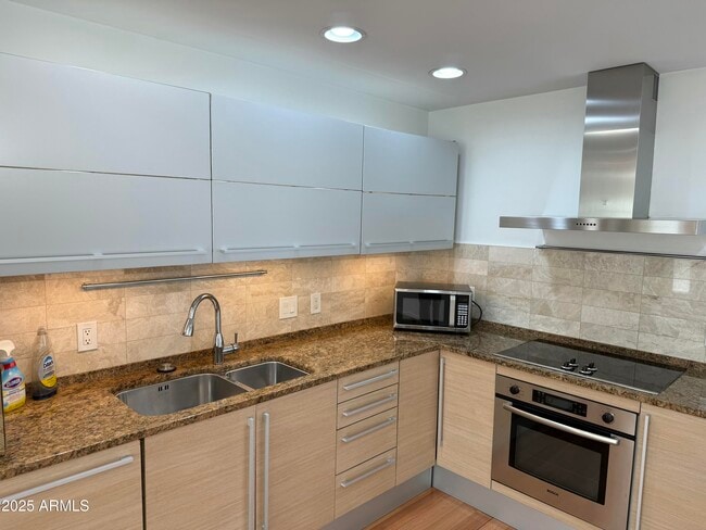 Photo - 1850 E Maryland Ave