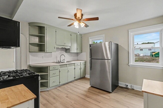 Photo - 262 McKnight St