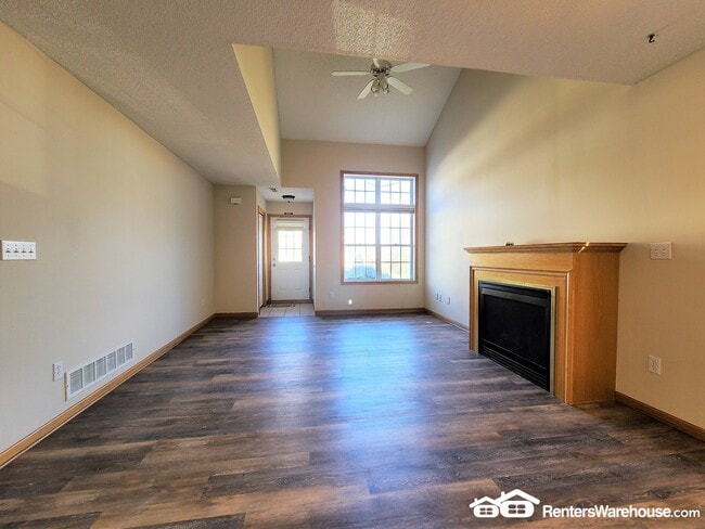 Photo - 637 Meadow Ln