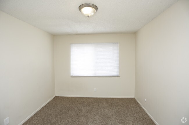 1BR, 1BA - 483 SF