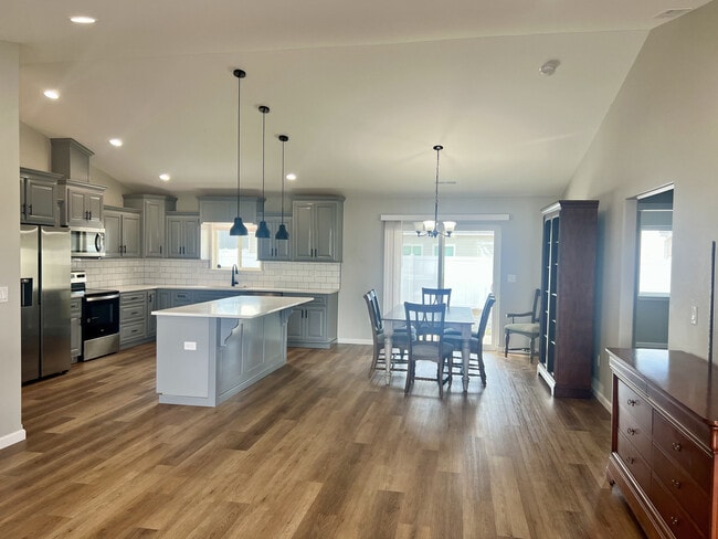 Photo - 2393 Pacific St