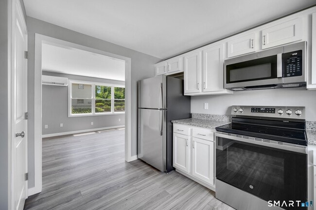 Photo - 90 Woodhouse Ave Unit 4