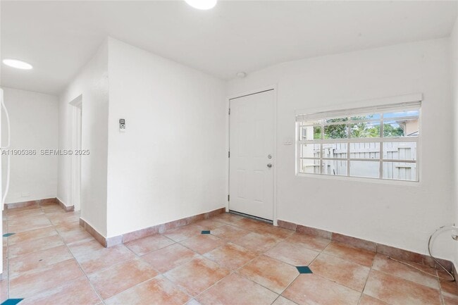 Photo - 2385 SW 17th St Unidad A