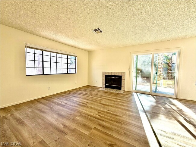 Photo - 2063 Waverly Cir