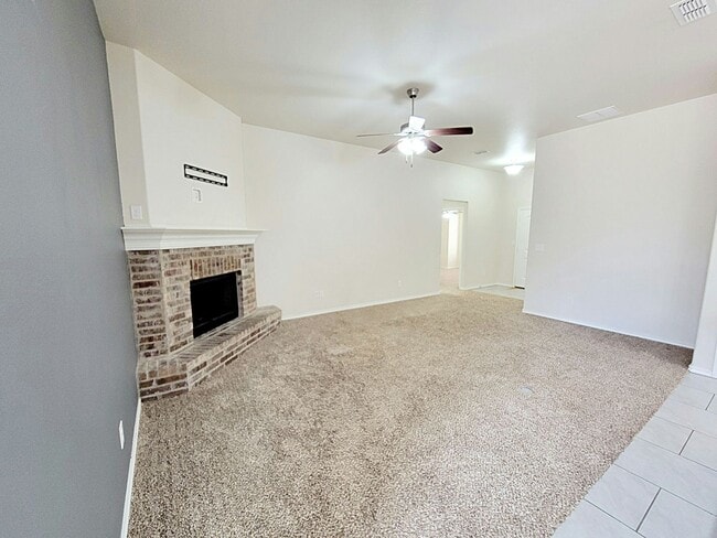 Photo - 3/2/2 in Bell Farms with Yard Maintenance Paid by Owner