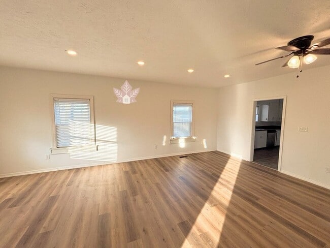 Photo - Beauty Near the College