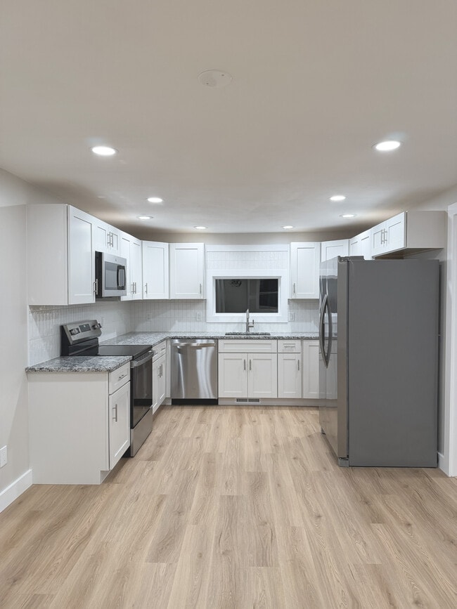 Photo - 4 Stratton Ln Unit A