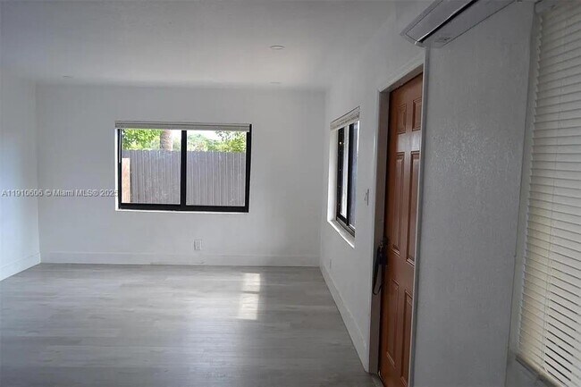 Photo - 920 NW 8th Ave Unidad 1