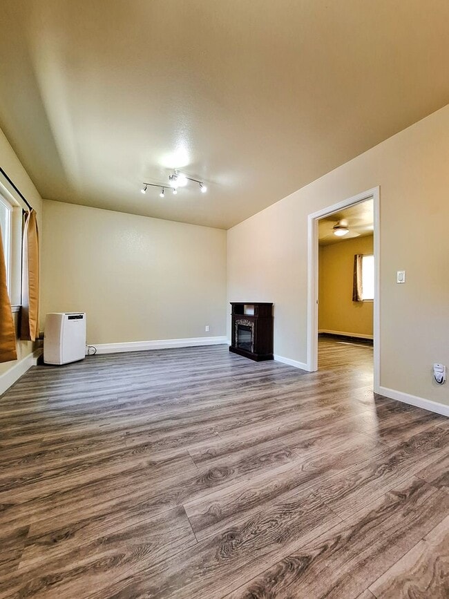 Photo - 682 S Genevieve Ln