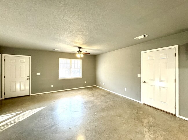 102 Graceanne Ln