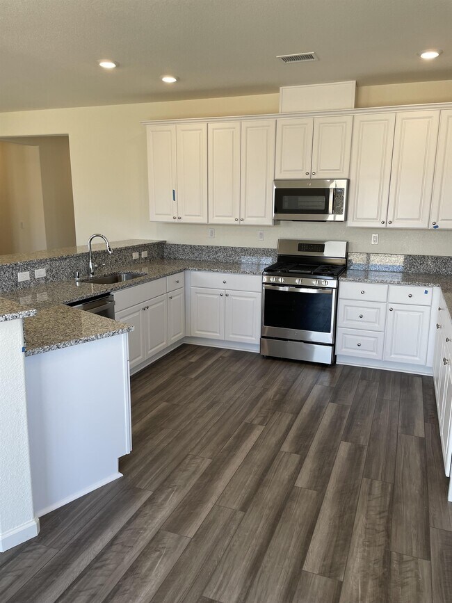 Photo - 110 Oakmont Dr