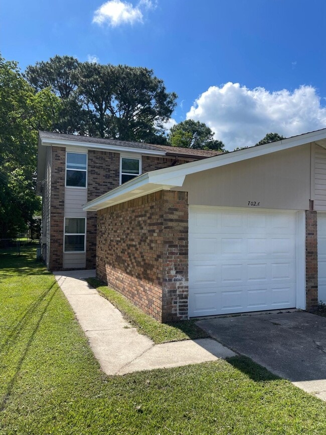 Photo - 702 Terrance Ct