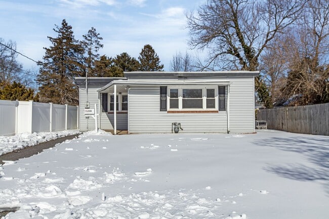 Building Photo - Move-In Ready 2BR home – fully renovated, updated roof & HVAC, *OPEN HOUSE 3/29/26 1PM-3PM *