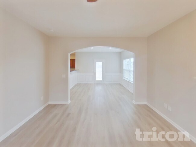 Photo - 1107 Selous Dr