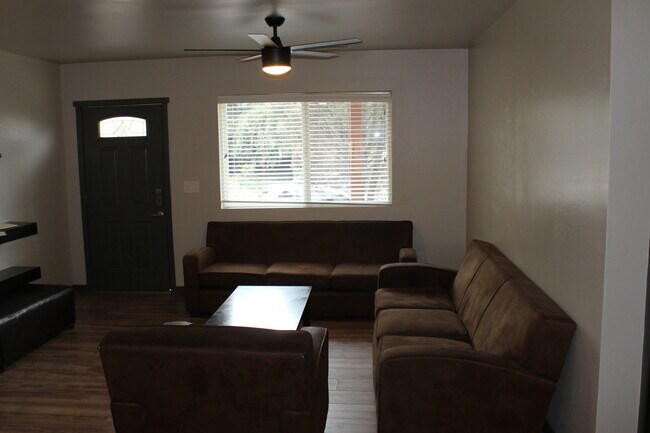 12 S Pinegrove Rd