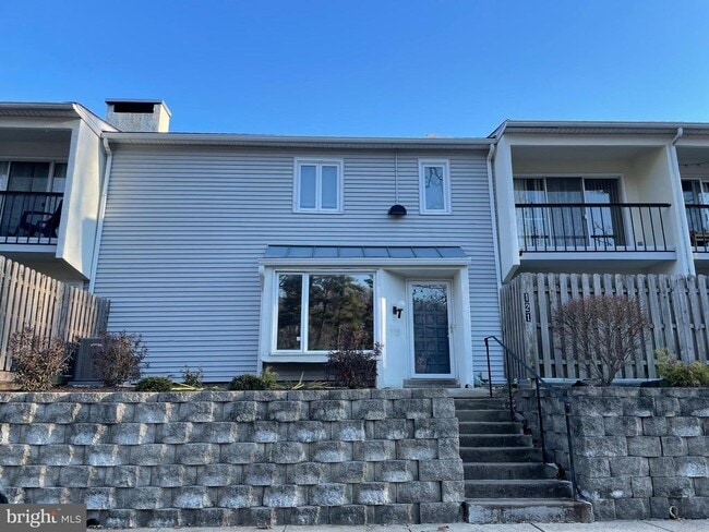 Building Photo - 121 E Chelsea Cir