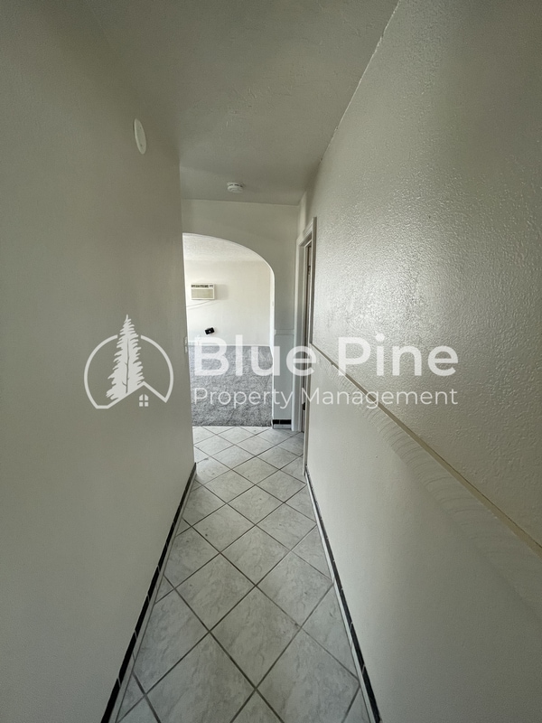 Photo - 301 E 18th St Unit 3