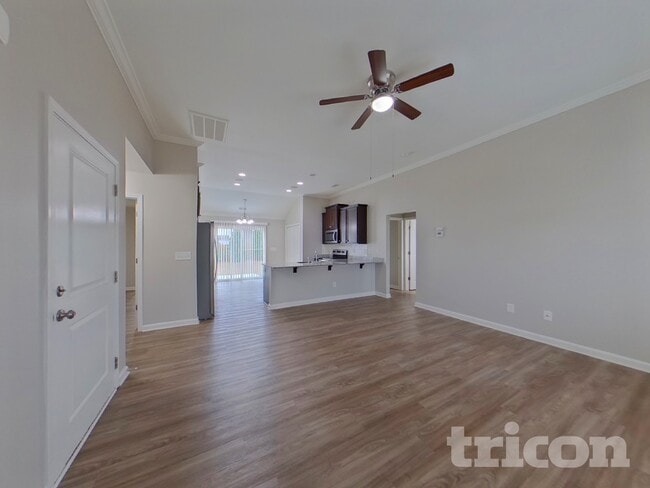 Photo - 333 Finch Ln