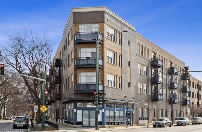 Photo - 2143 W Wellington Ave Condo Unit 303