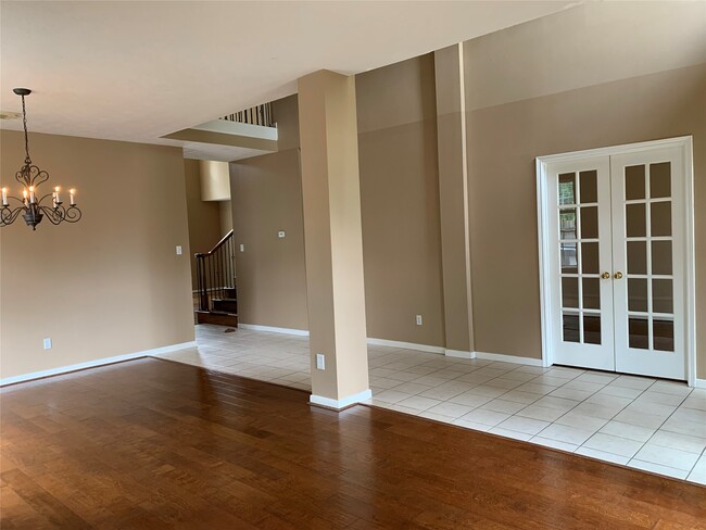 Photo - 20703 Riviere Ln