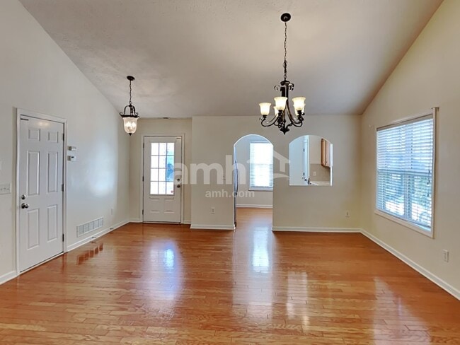 Photo - 406 Redwood Trail