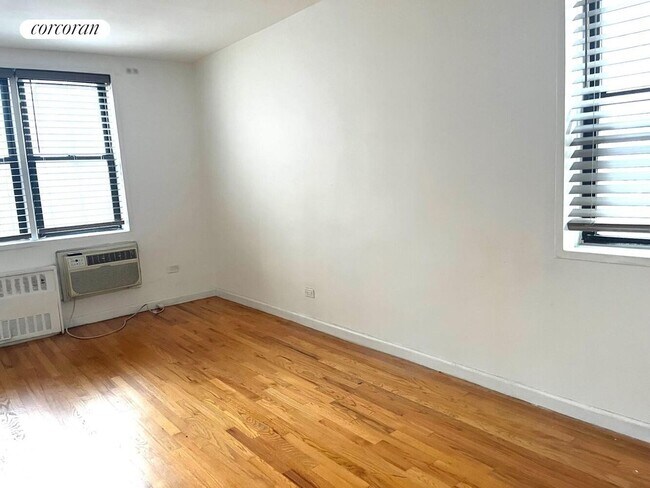 Photo - 200 E 28th St