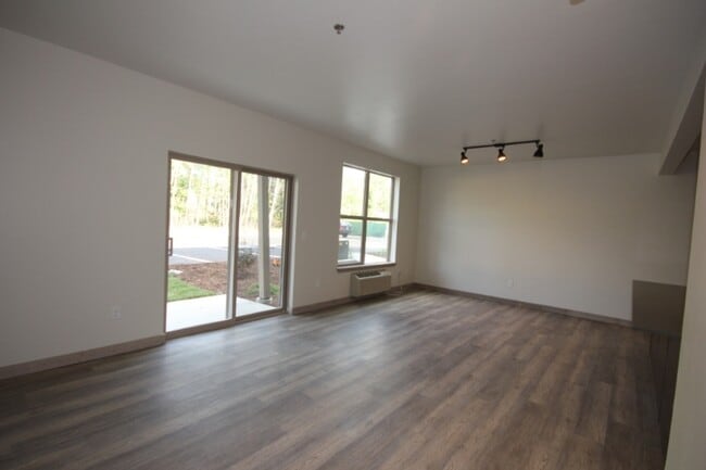 Photo - 718 Edgewood Pl