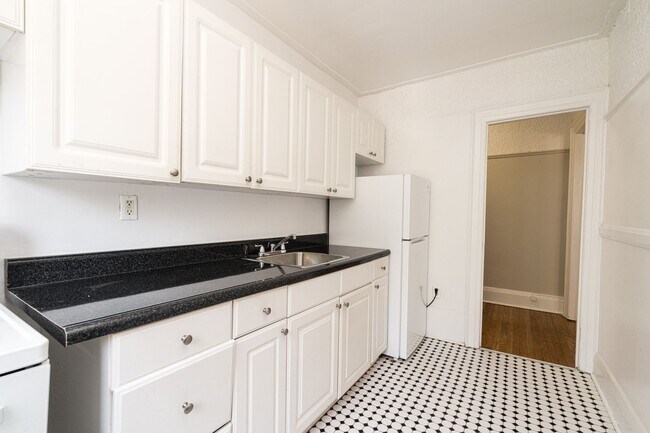 Photo - 100 Vaughan Rd Unit 18