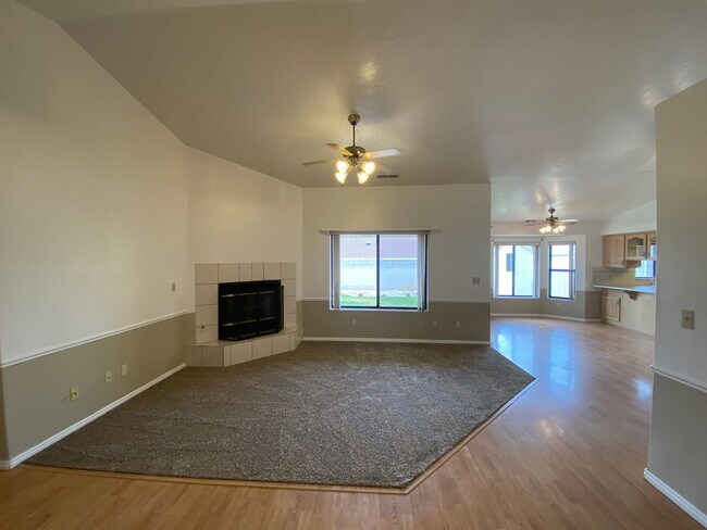 Photo - 3 bed 2 bath in nice neighborhood
