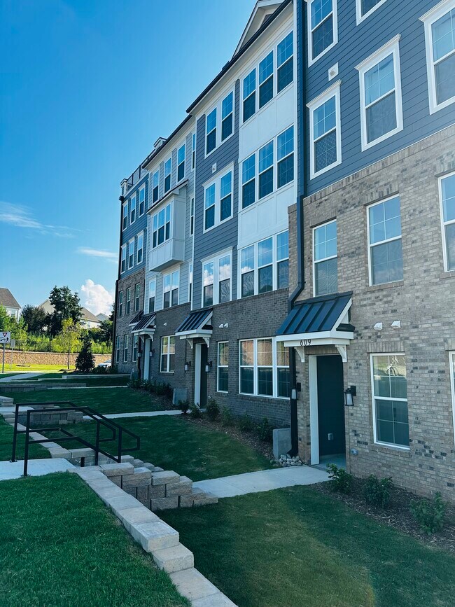 Photo - 607 Mkt Grv Dr Casa Adosada