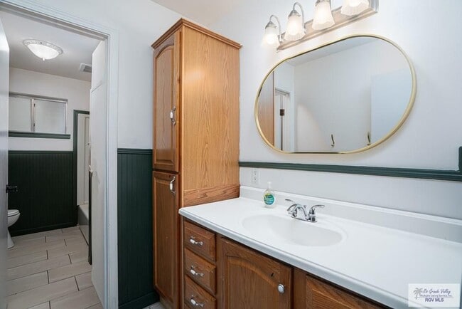 Photo - 2202 Ella St