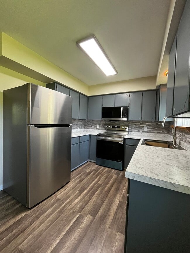 3 bedroom, 1 bath house with attached gara... - 3 bedroom, 1 bath house with attached gara...