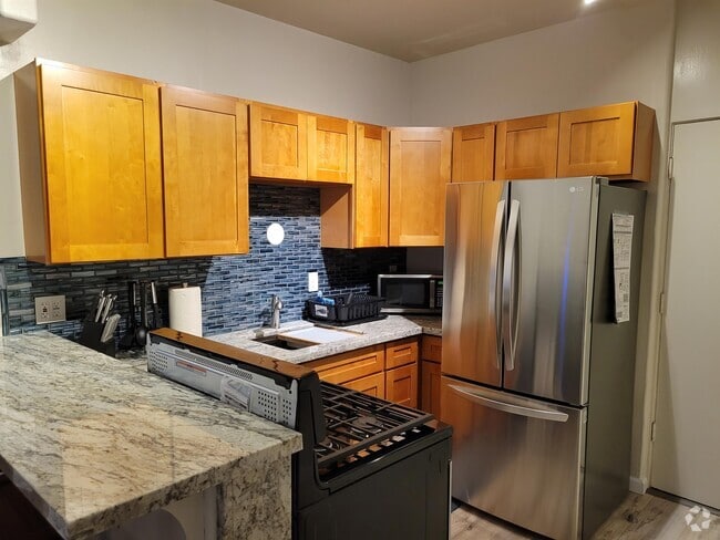 Building Photo - 355 Kalanianaole St Rental
