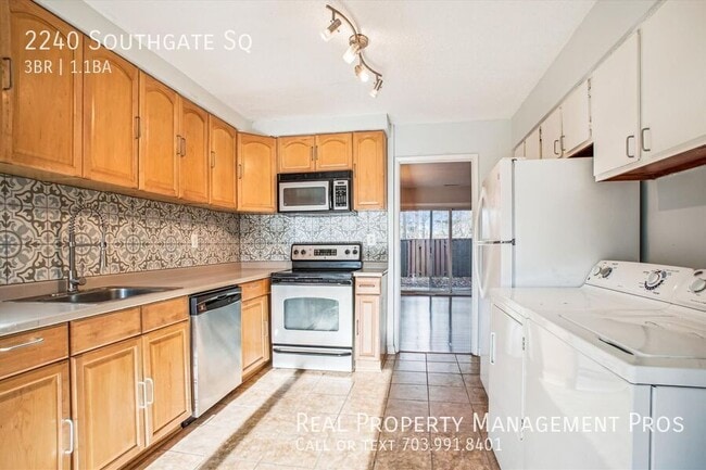 Photo - 2240 Southgate Square