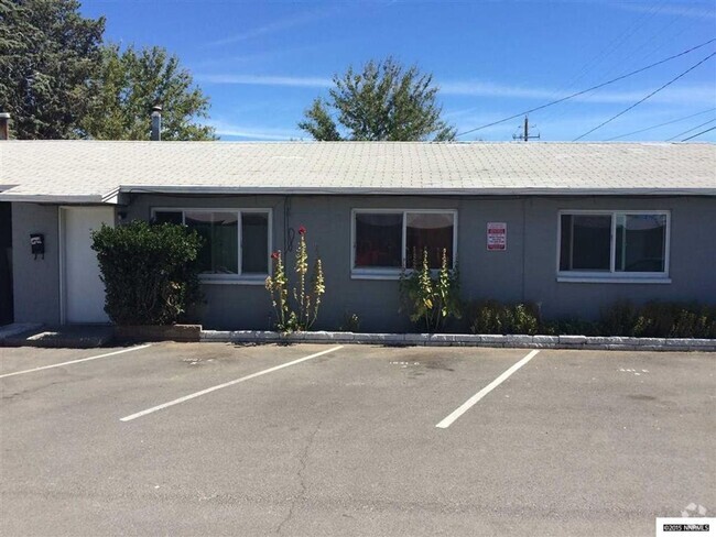 Building Photo - Two bedroom condo in Sparks Unit 4