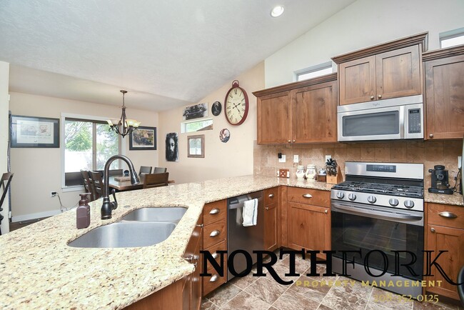 Photo - Superb Star Home With Move-in Credit opportunity - HOME IS NOT FURNISHED