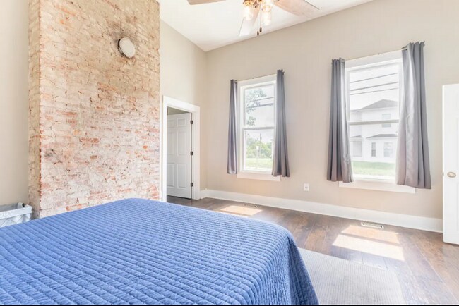 Photo - Furnished Germantown Charmer- available for 1-3 month stays!