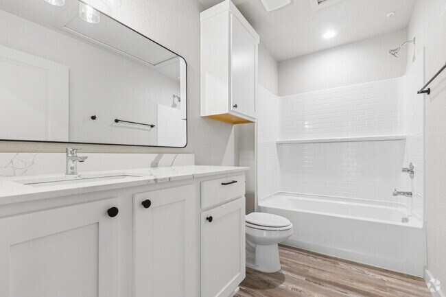 1BR, 1BA - 608SF - Bathroom