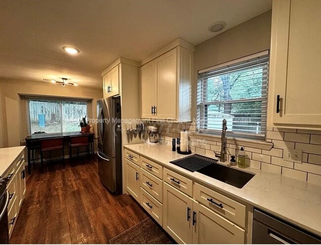 Photo - 1739 Creek Ct