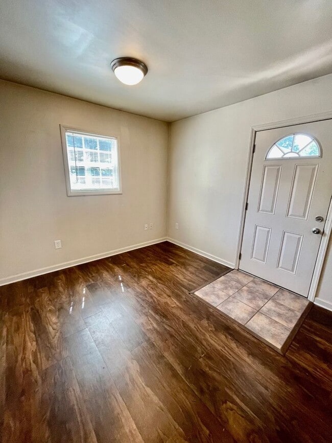 Photo - 1 Bedroom 1 Bath Duplex Cute and charming area in the heart of Huntersville... perfect for single...
