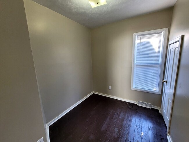 Photo - Large 3 Bedroom Southside Holland