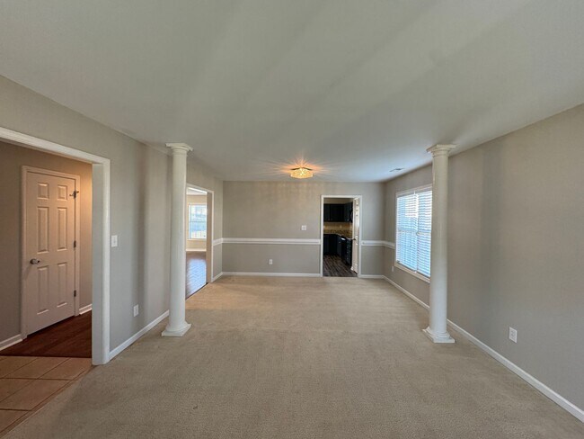 Photo - Spacious 3 Bed 2.5 Bath Home with Fenced Yard