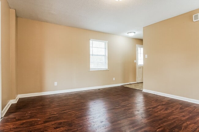 Photo - 3117 Parkwood Rd