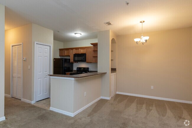 2BR, 1BA - 967SF-5501 Legacy Crescent Pl Riverview, FL 33578-3833