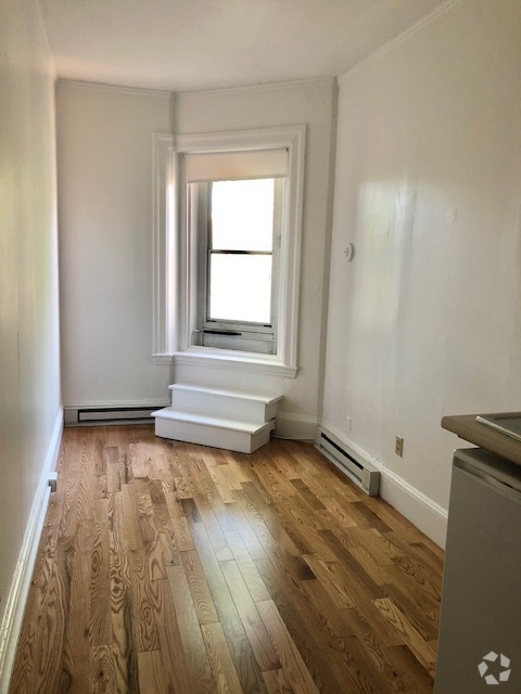 Building Photo - 1067 Beacon St Unit 9 Rental